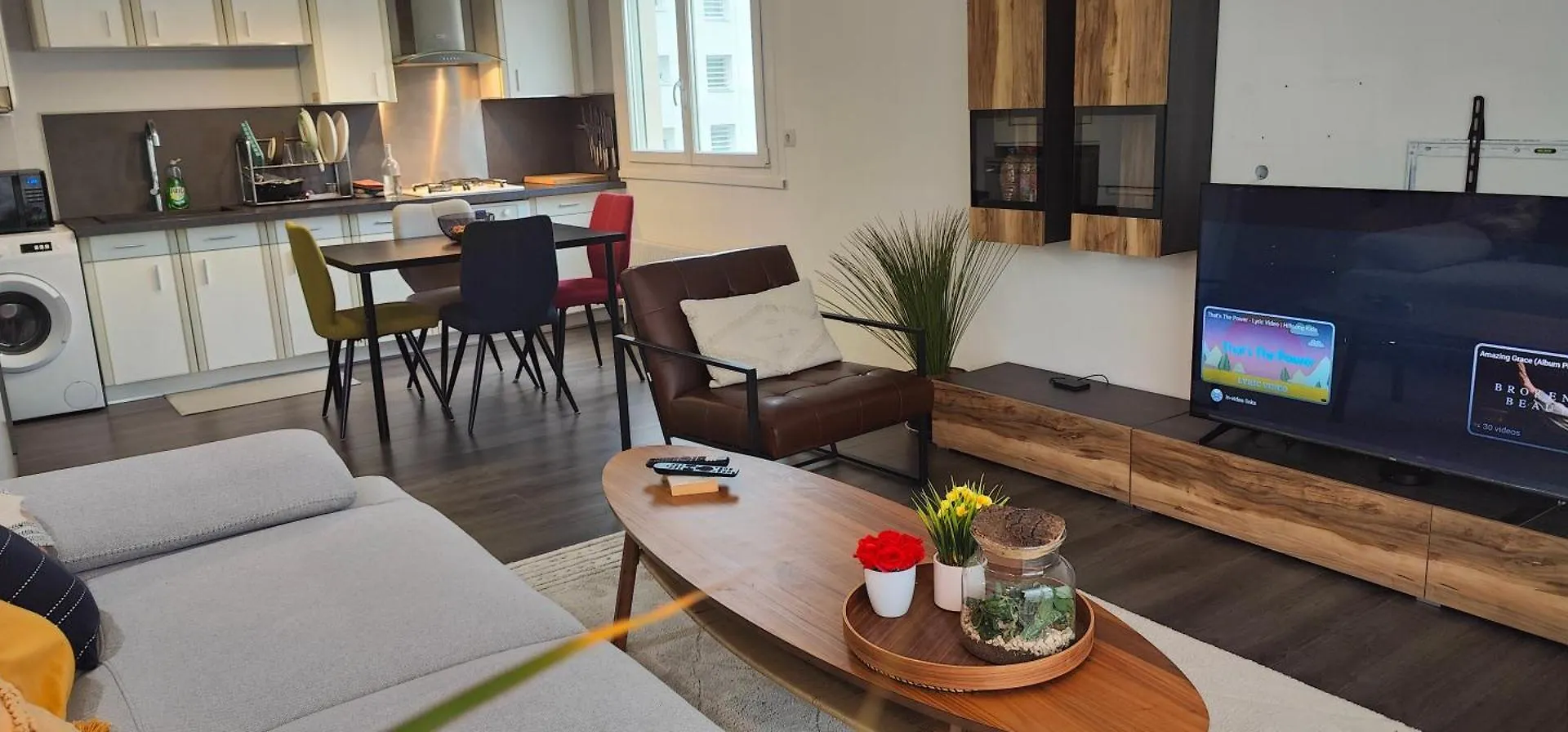 A Cozy Bedroom In An Apartment Вийёрбан 0*,  Франция
