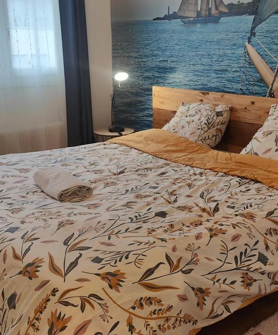 A Cozy Bedroom In An Apartment Вийёрбан