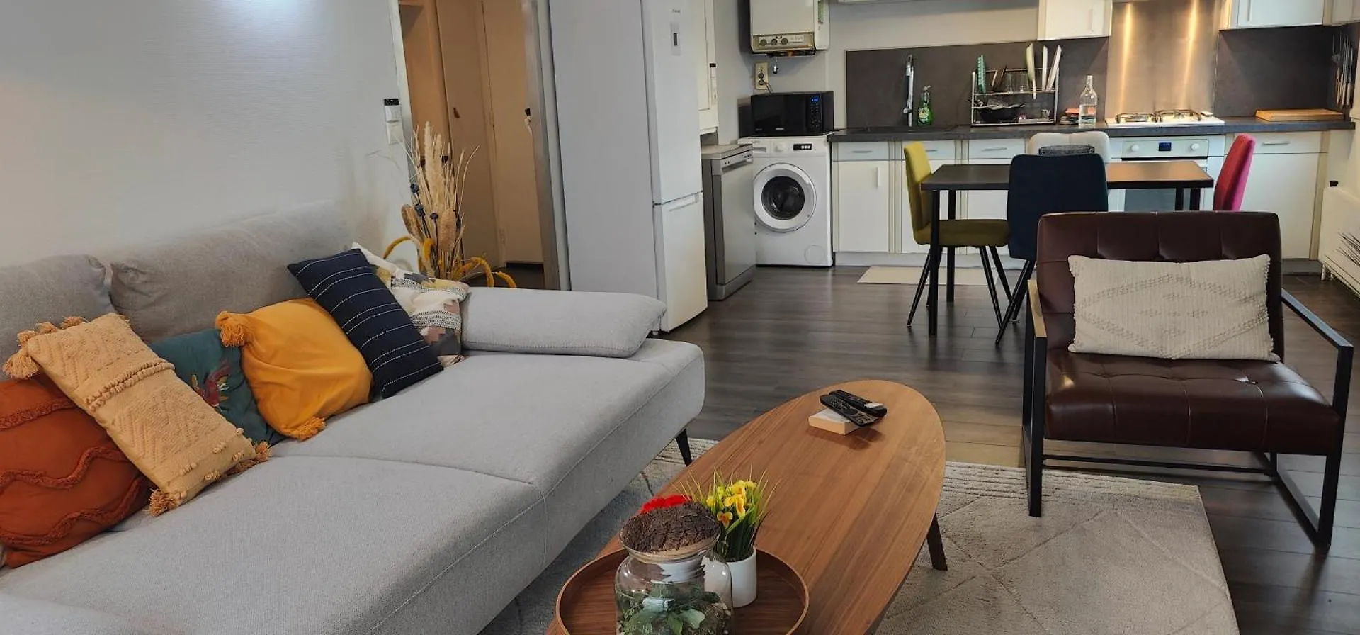A Cozy Bedroom In An Apartment Вийёрбан